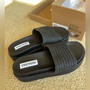 Steve Madden Gray Textured Slide Sandals